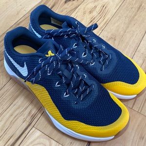 Mens University of Michigan Go Blue Nike Sneakers New